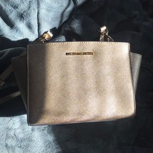 Gold Michael Kors purse ✨